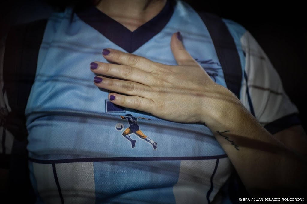 Argentijnen nemen in presidentieel paleis afscheid van Maradona