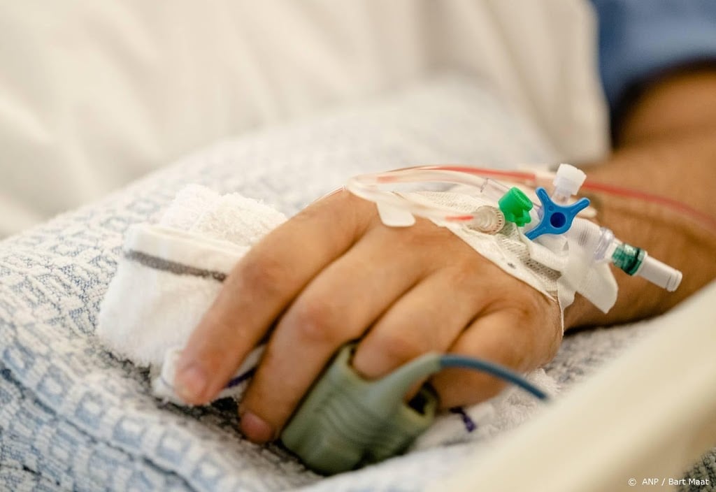 Aantal coronapatiënten in ziekenhuizen neemt verder af
