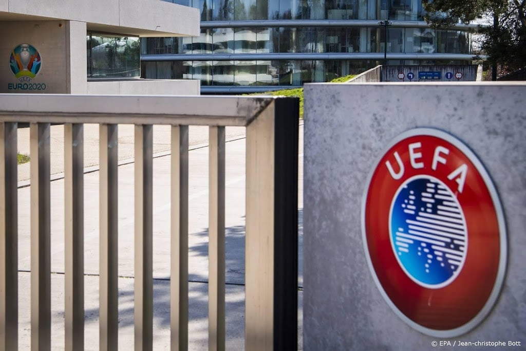 UEFA legt perschef Qarabag levenslange schorsing op