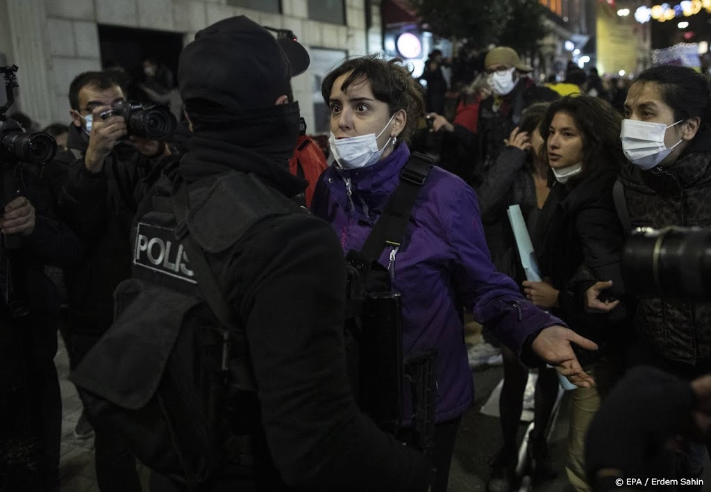 Turkse politie beëindigt protest tegen geweld jegens vrouwen