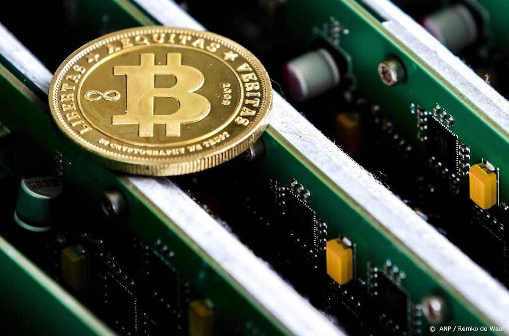 Ook bitcoin hard omlaag door zorgen nieuwe coronavariant