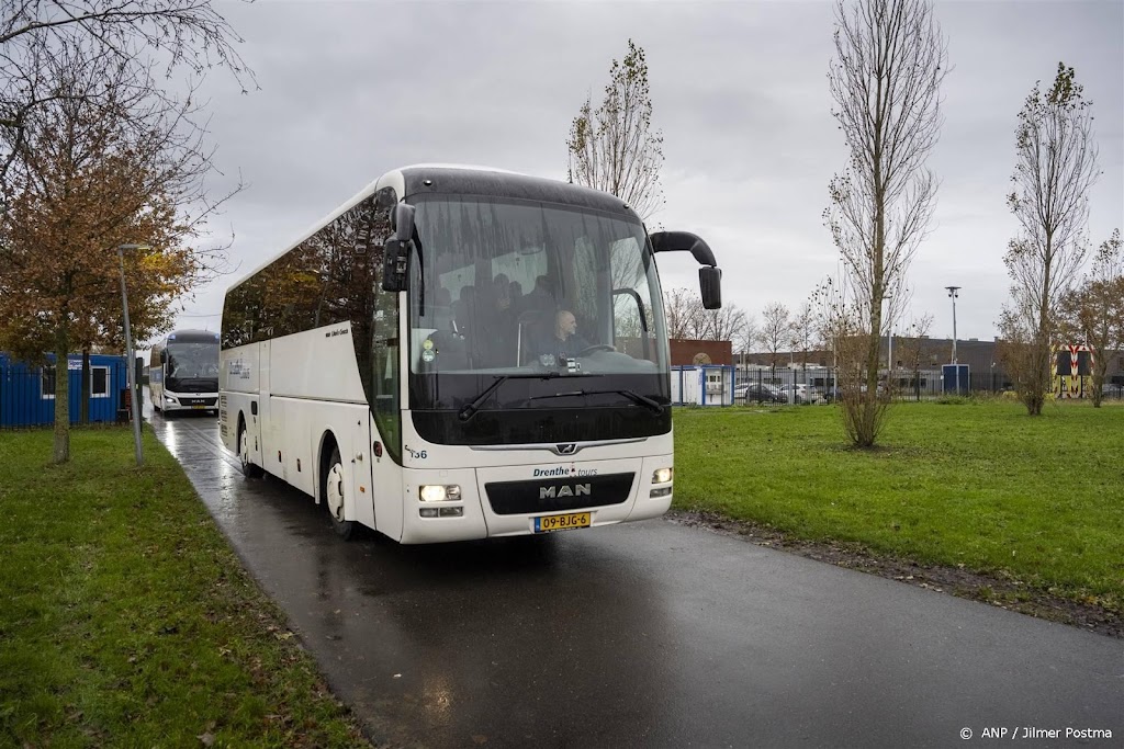 Asielzoekers uit Ter Apel aangekomen in Den Haag voor spoedopvang