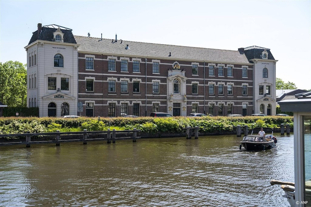 Celstraffen en beroepsverbod voor misbruik in vrouwengevangenis