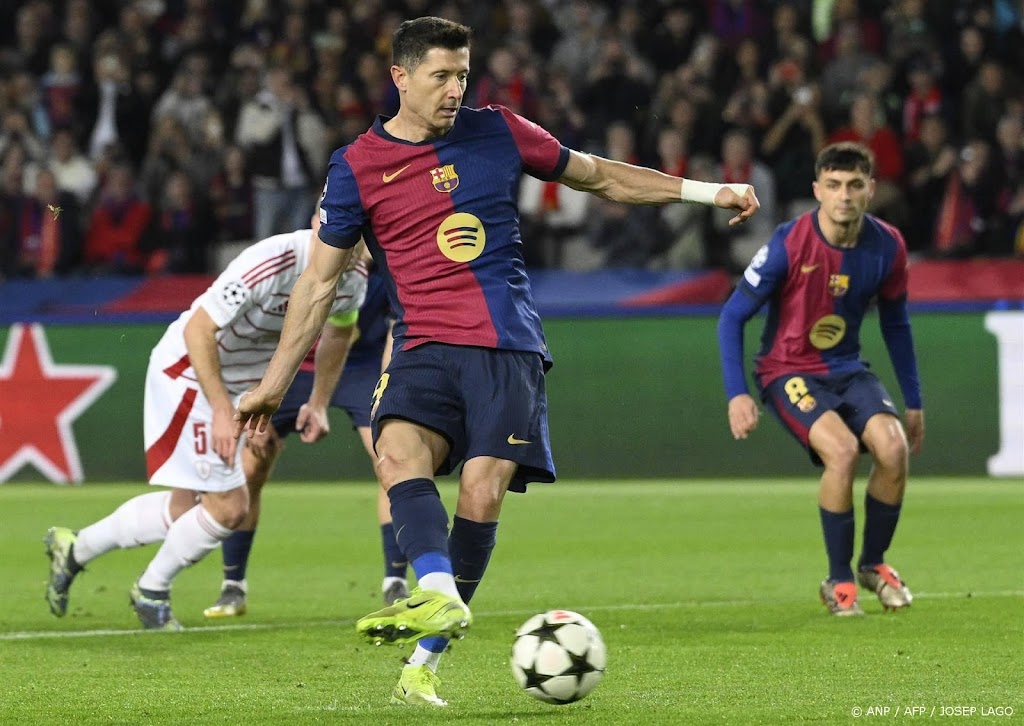Lewandowski derde speler met honderd goals in Champions League