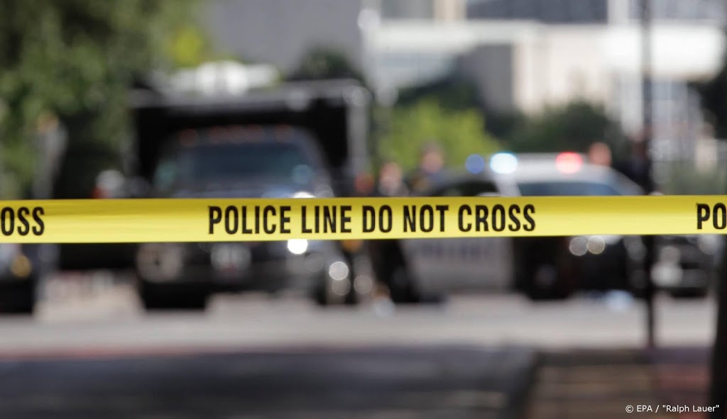 Vrouw en jonge kinderen dood aangetroffen op straat in Boston