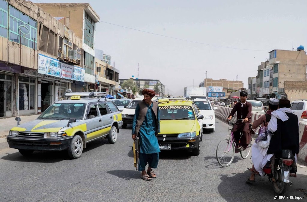 Taliban: taxichauffeurs moeten vrouw zonder hoofddoek weigeren