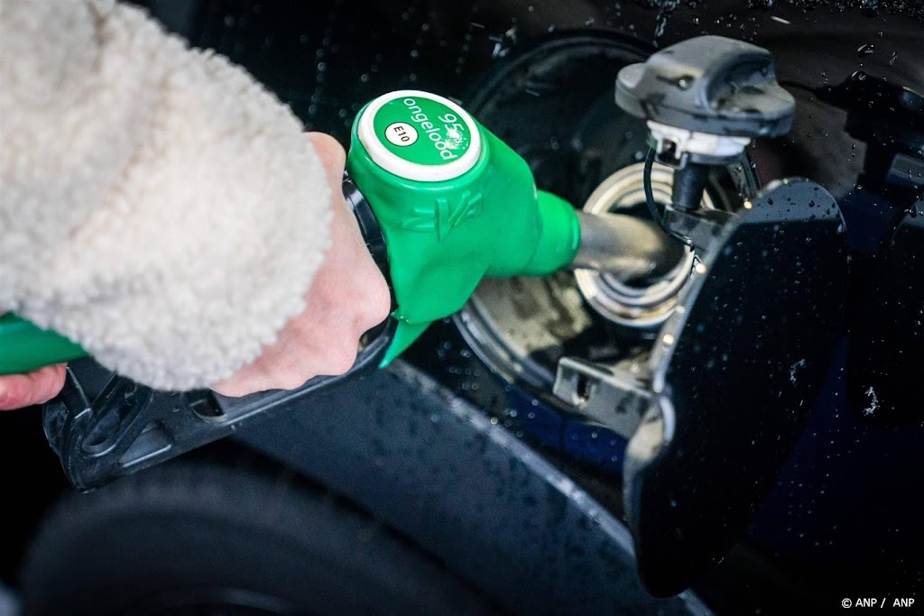 Benzine zo'n 6 procent duurder dan eind vorig jaar