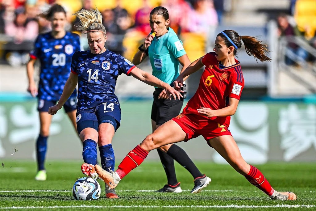 Voetbalsters in Cádiz tegen Spanje in Nations League