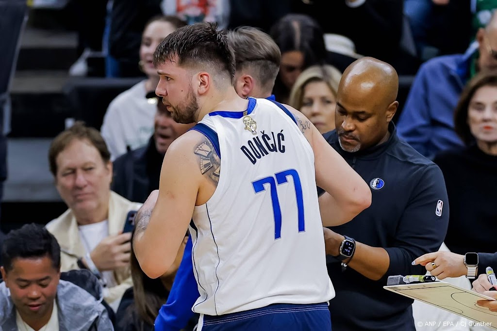 Zorgen om blessure basketballer Doncic bij Mavericks