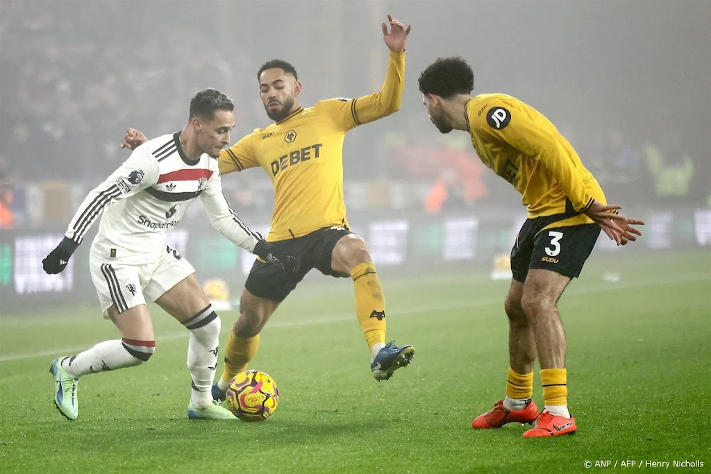 ManUnited gaat met tien man ook bij Wolverhampton onderuit