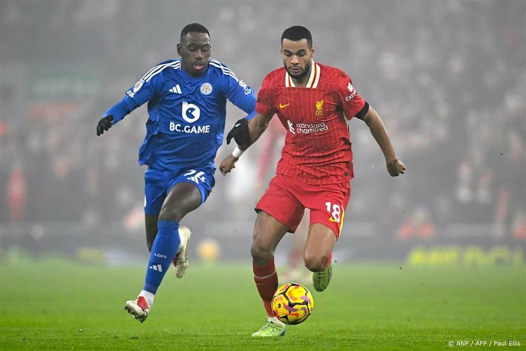 Gakpo helpt Liverpool aan zege op Leicester van Van Nistelrooij