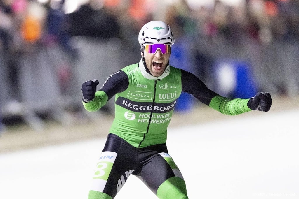 Schaatser Ariëns wint in Winterswijk eerste natuurijsmarathon