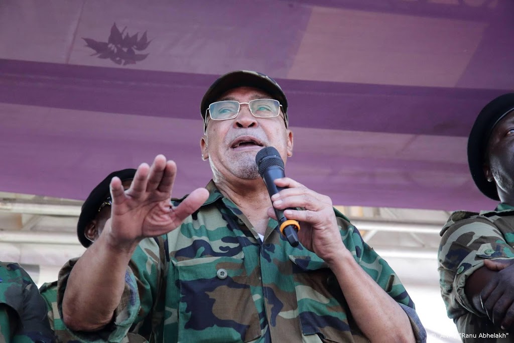 'Kabinetschef Bouterse stapt op'
