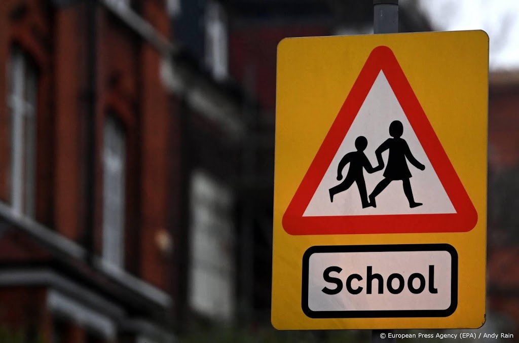 Scholen Engeland niet voor 8 maart open