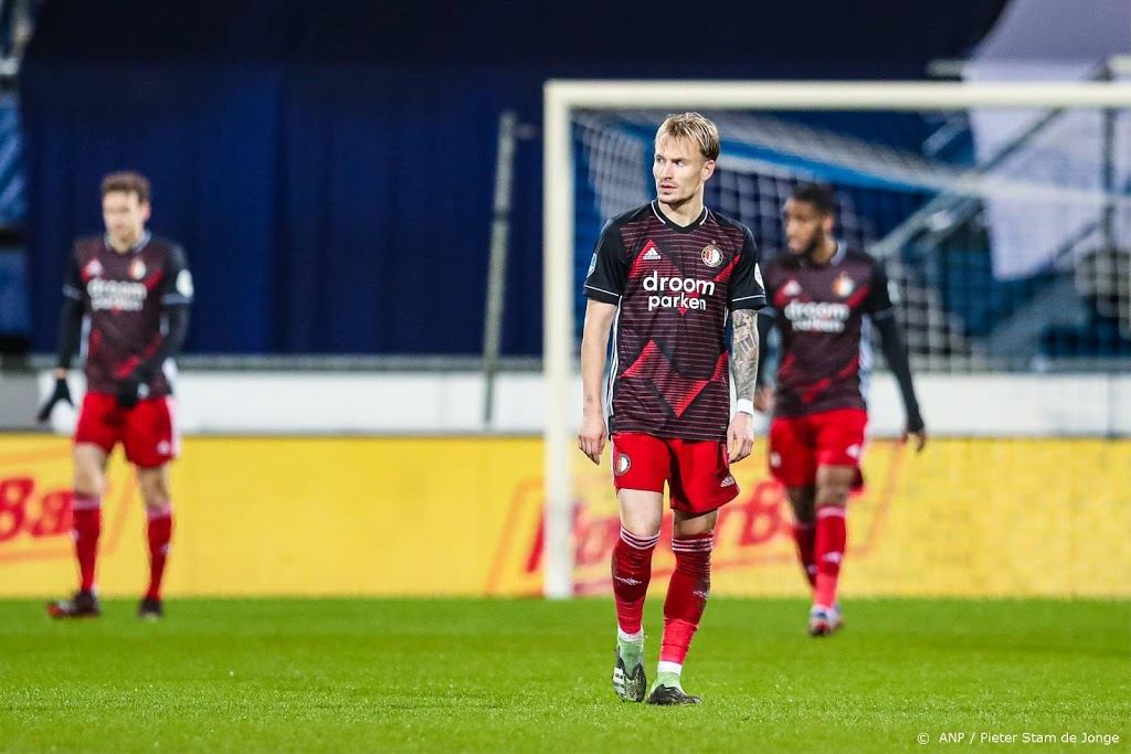 Feyenoord verliest ook bij Heerenveen (3-0) en zakt verder weg