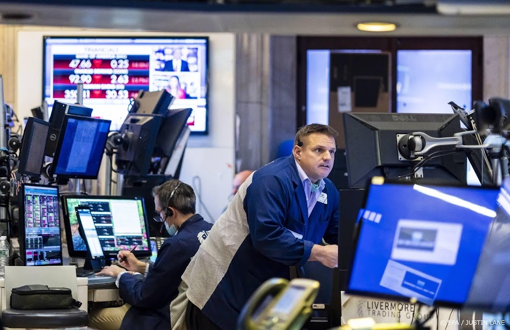 Wall Street kauwt na op rentebesluit Fed, Tesla omlaag na cijfers