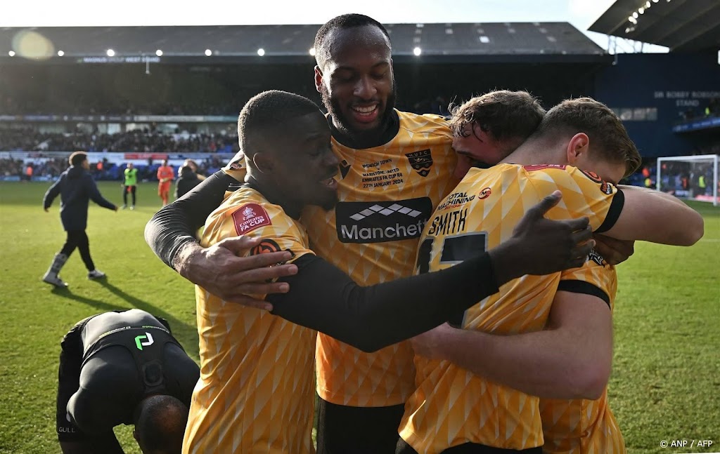 Semi-profs Maidstone United stunten in FA Cup tegen Ipswich Town