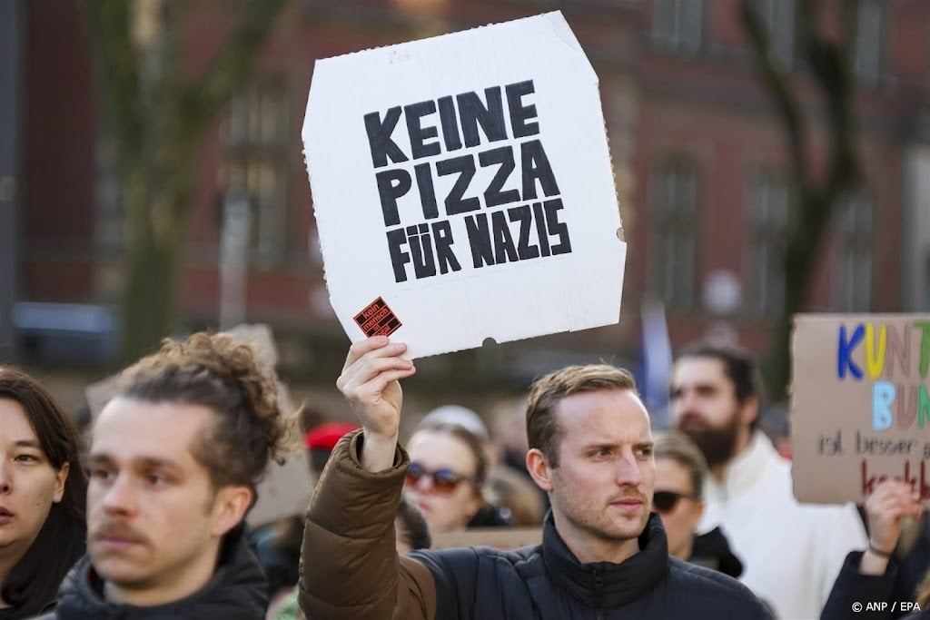 Politie Düsseldorf: 100.000 demonstranten tegen extreemrechts 