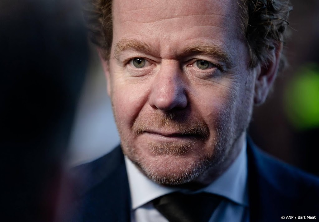 Van Weel wil met Kamer in gesprek over vuurwerkverbod