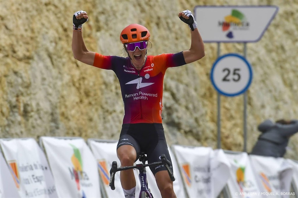 Wielrenster De Jong boekt zege op Mallorca