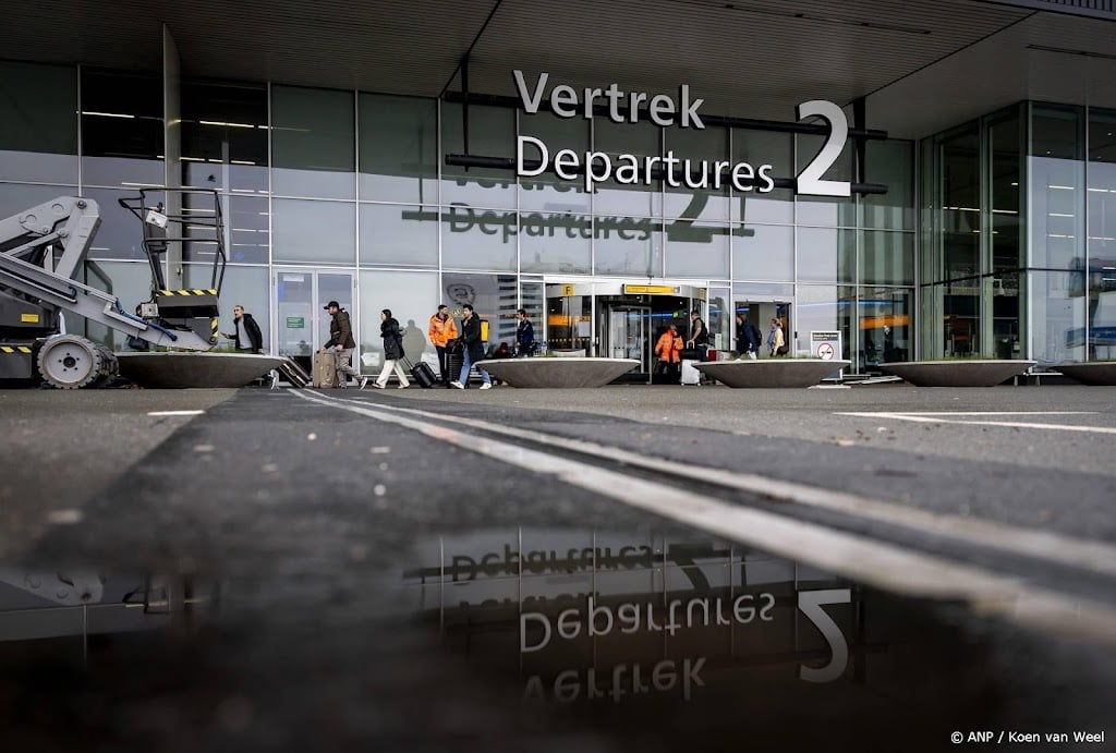 Omgevingsdienst onderzoekt deuk in kerosinetank bij Schiphol