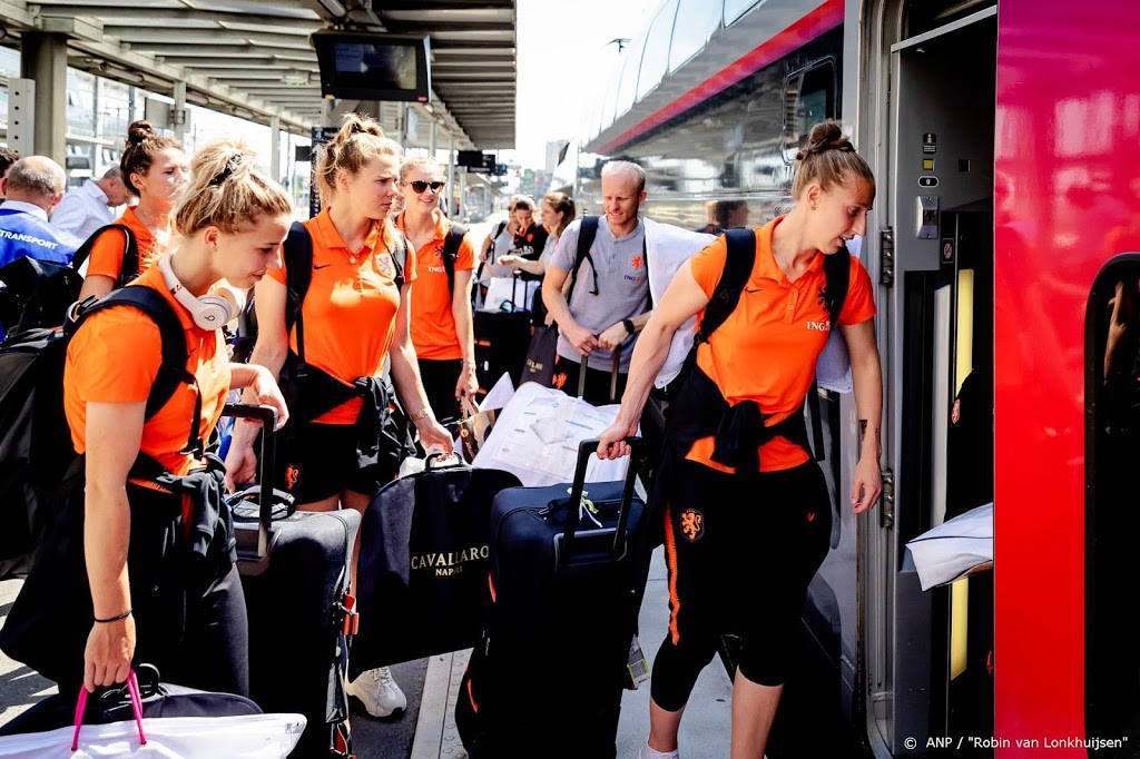 Voetbalsters oefenen tegen België en Noorwegen