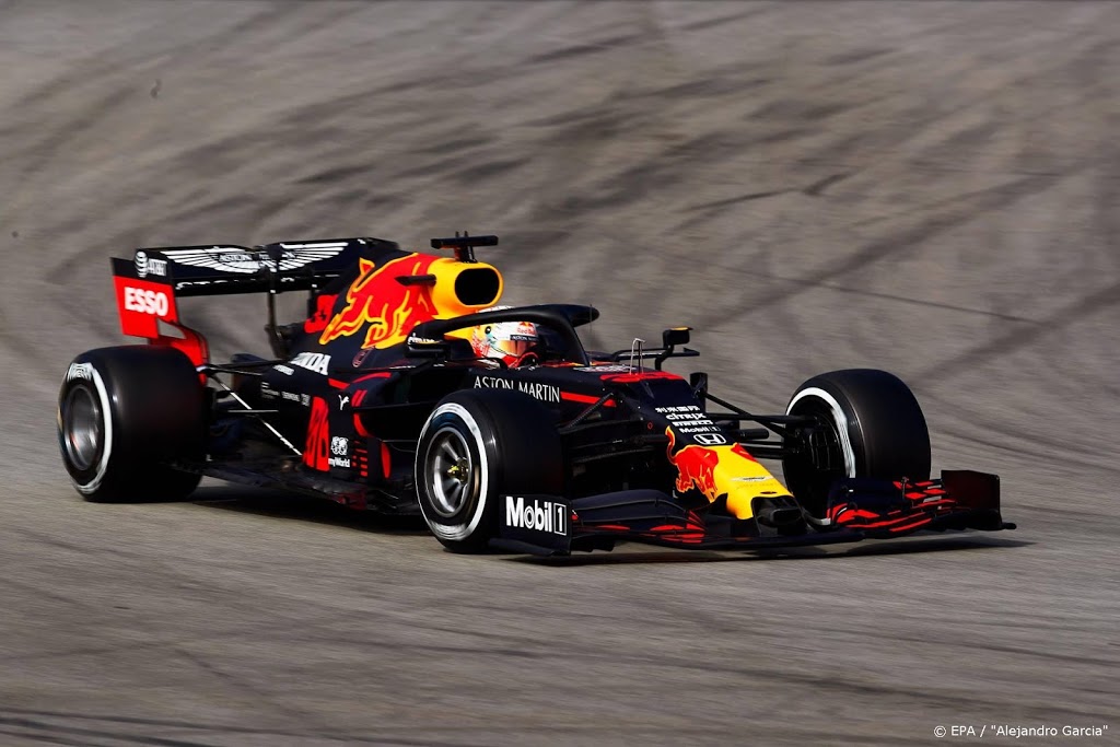 Verstappen strandt in de grindbak tijdens Formule 1-test