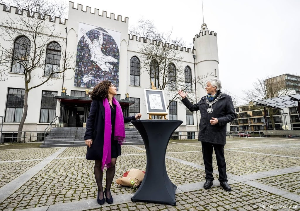 Tilburg herdenkt en eert  'coronahelden' 