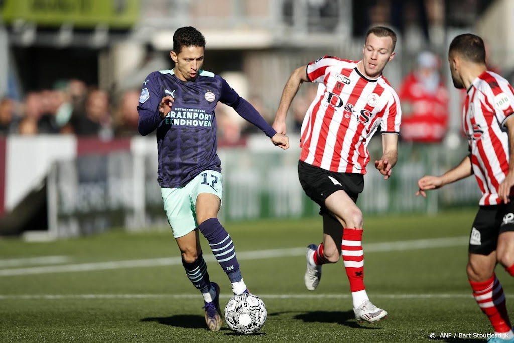 Sparta buigt voor PSV na rode kaart voor Verschueren