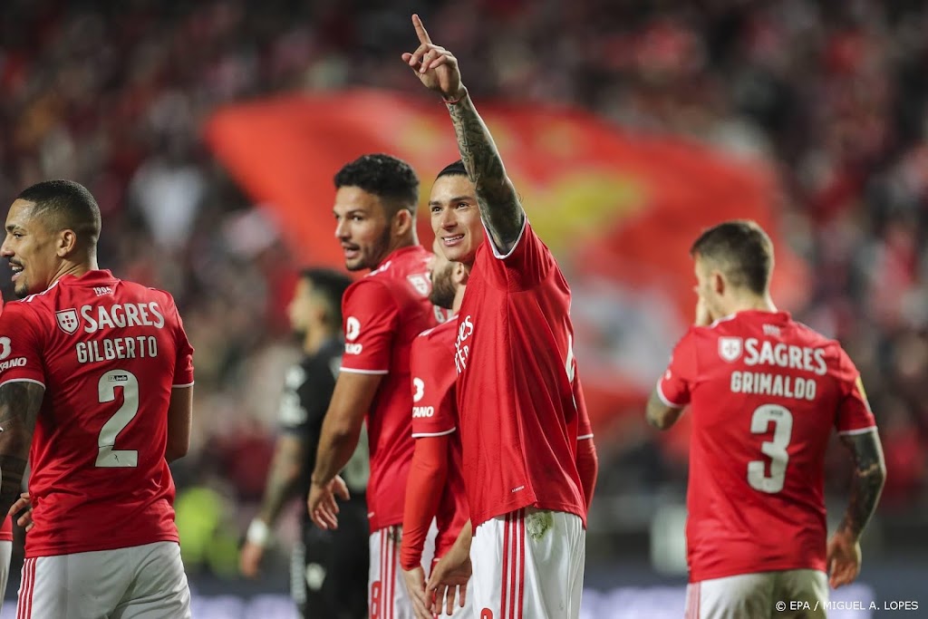 Benfica moeiteloos langs Vitória Guimarães