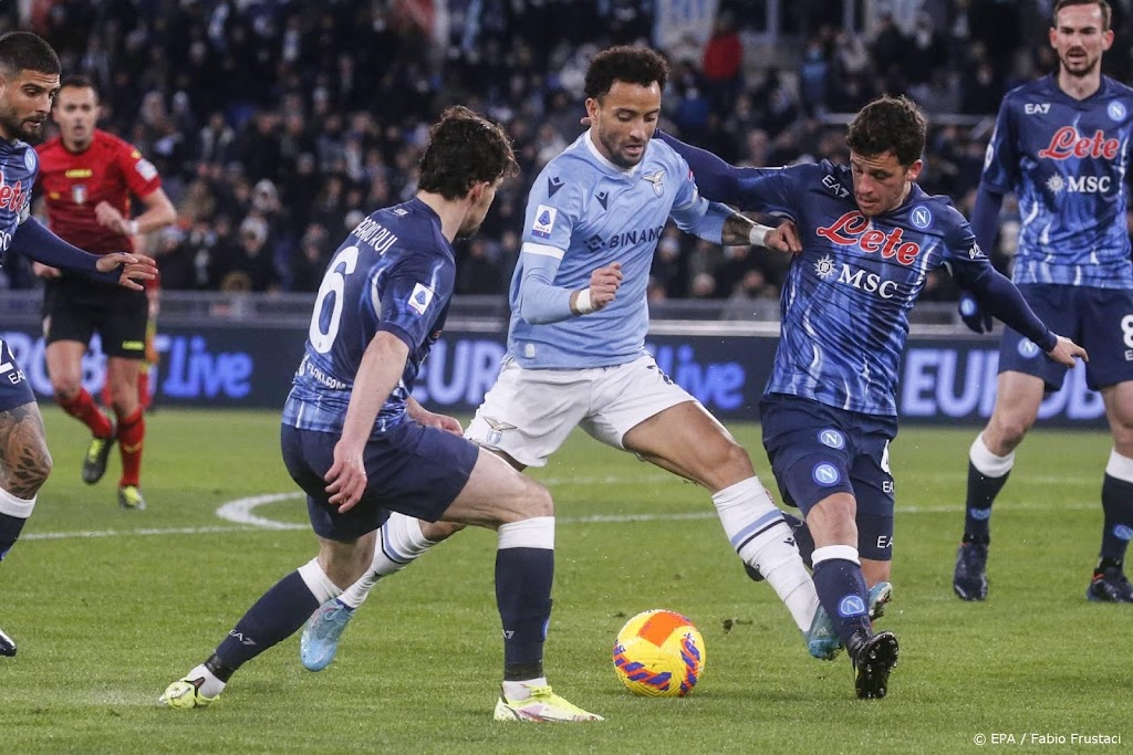 Napoli wint in Rome en neemt koppositie over in Serie A