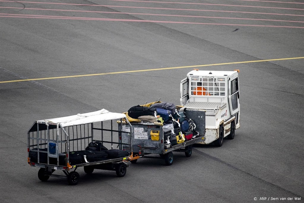 FNV: aantal klagers over zwaar bagagewerk Schiphol verdubbeld