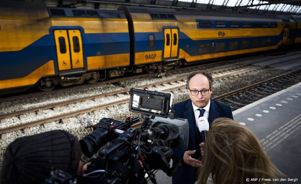 NS-baas kijkt opnieuw naar politiek voor steun duurdere tickets