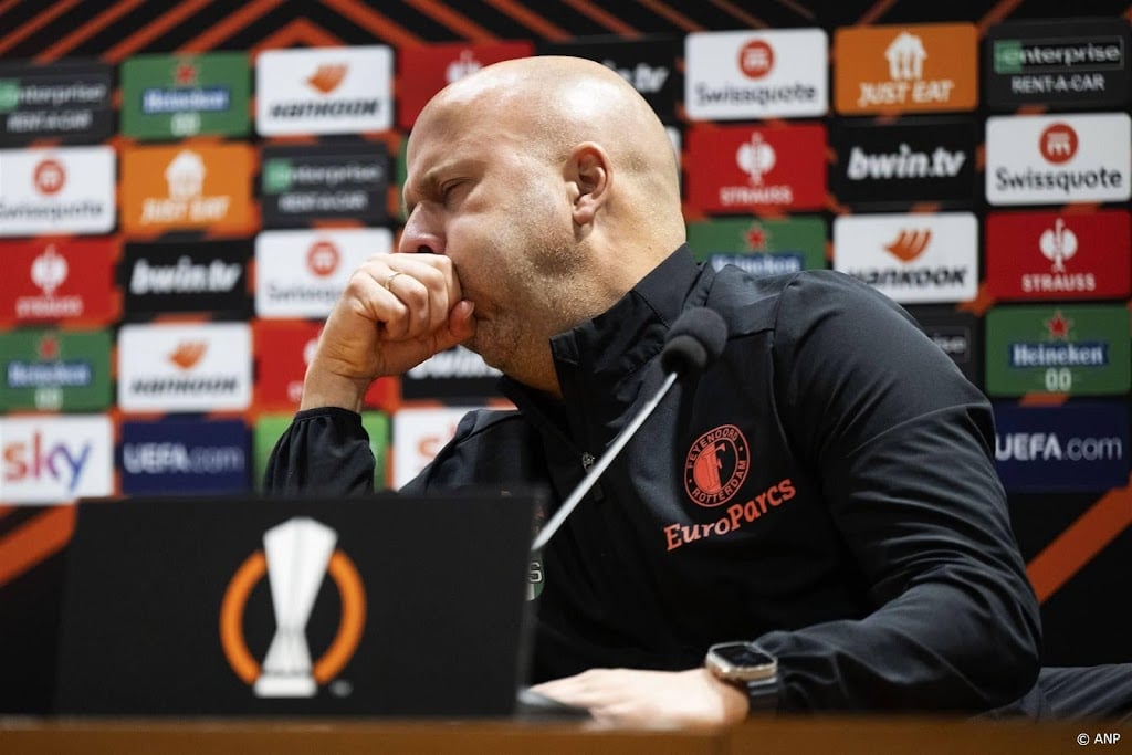 Feyenoord dinsdag nog zonder zieke trainer Arne Slot