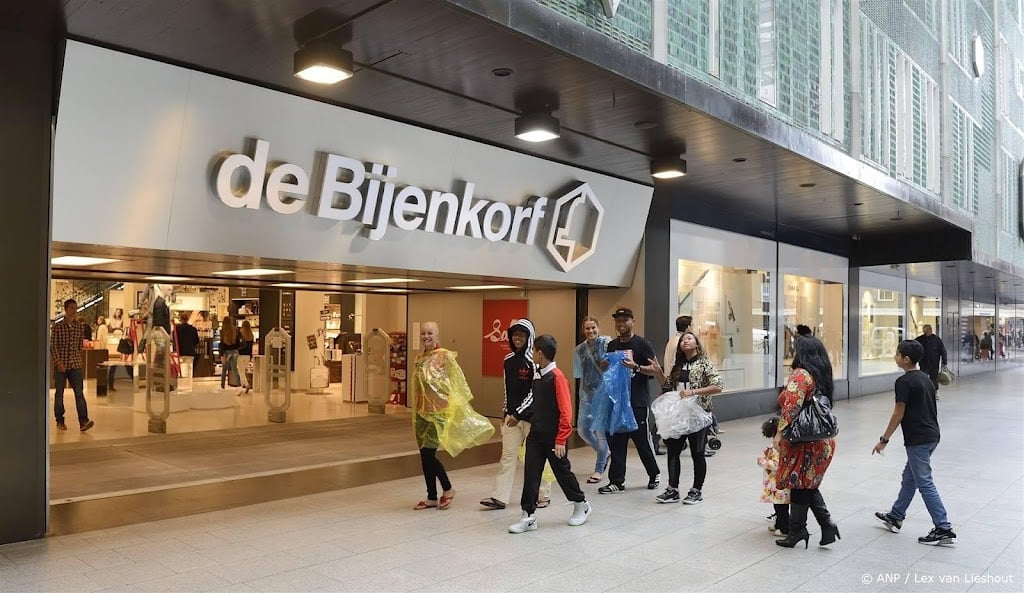 Veel politie-inzet na 'brutale' inbraak Bijenkorf in Eindhoven