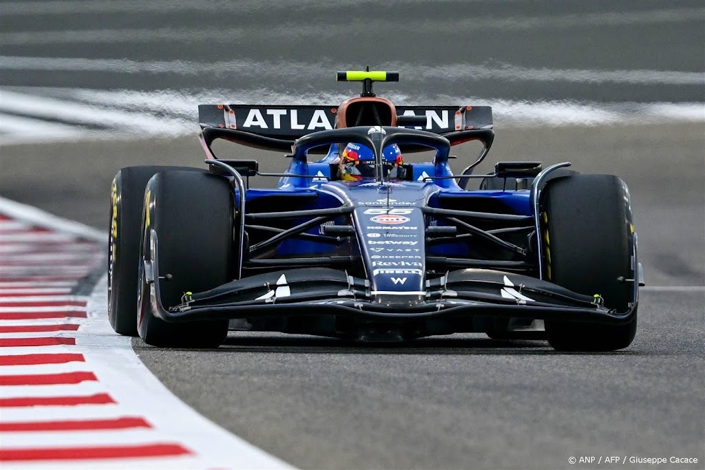 Sainz snelste in tweede testdag Formule 1 in Bahrein