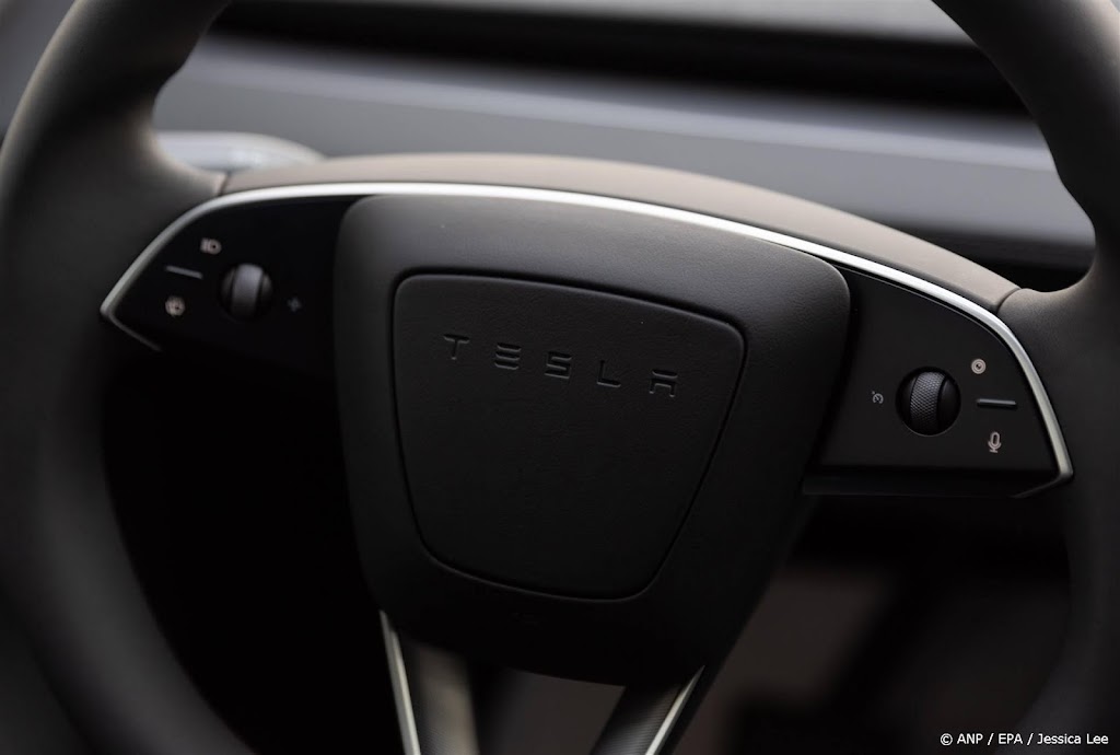 Krant: Tesla plant gratis zelfrijdende taxidienst in Californië