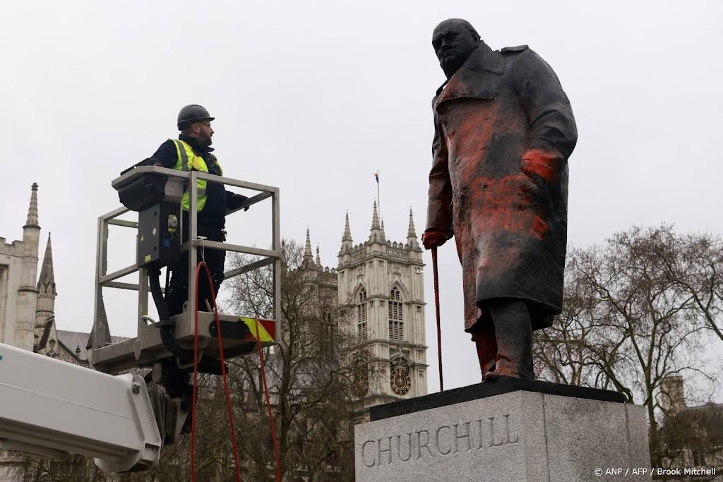 Nederlander claimt besmeuren Churchill-standbeeld Londen