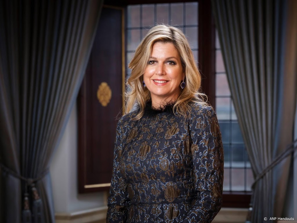 Koningin bezoekt gedupeerde plantenkwekers