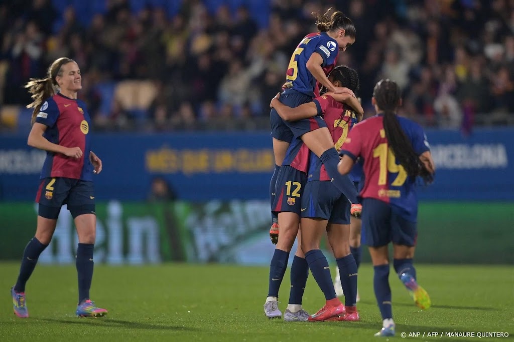 Voetbalster Brugts met Barcelona overtuigend naar halve finale CL