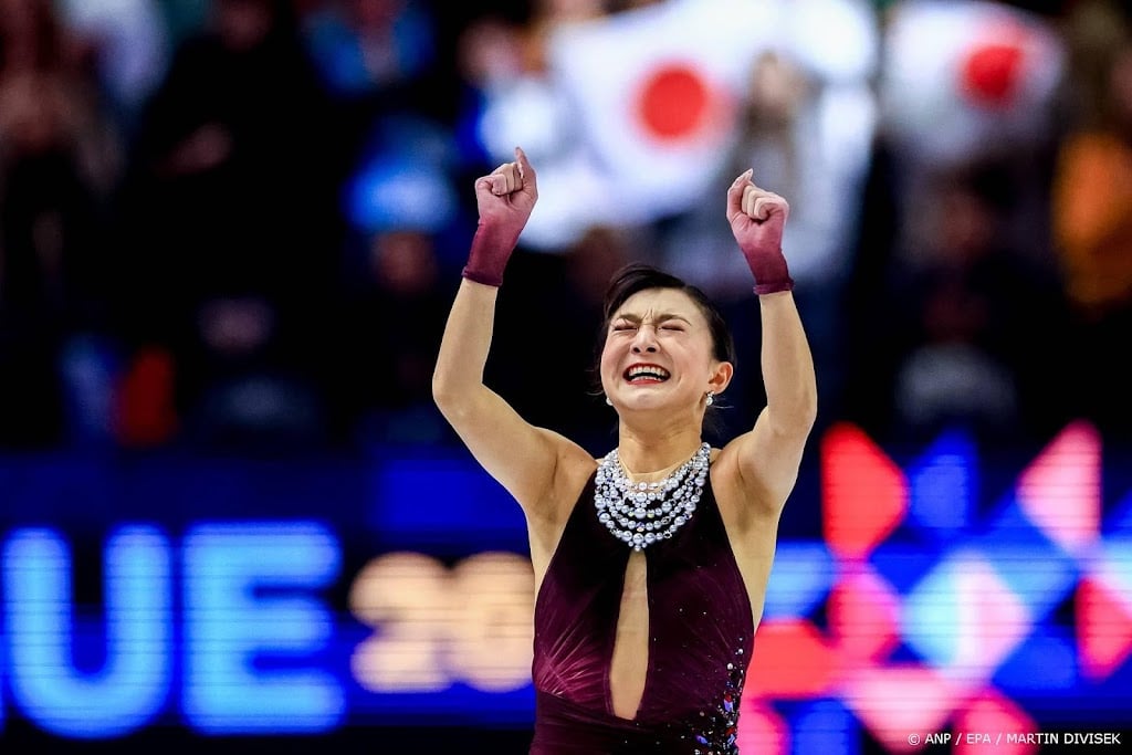 Kunstschaatsster Sakamoto neemt afscheid met vierde wereldtitel