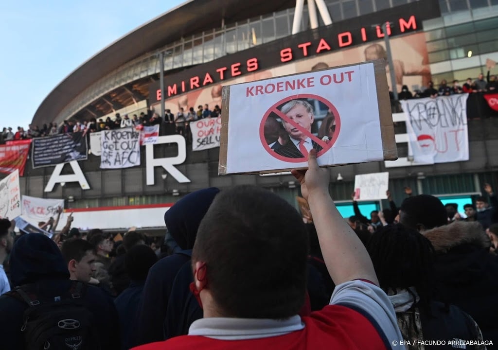 Eigenaar Kroenke niet van plan om Arsenal te verkopen 