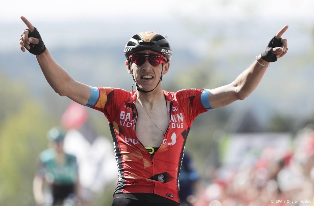 Teuns klopt Dennis op de streep in eerste rit Ronde van Romandië