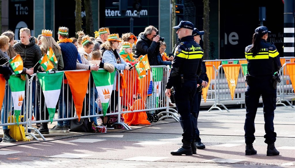 Drukte op Afrikaanderplein in afwachting van de koning
