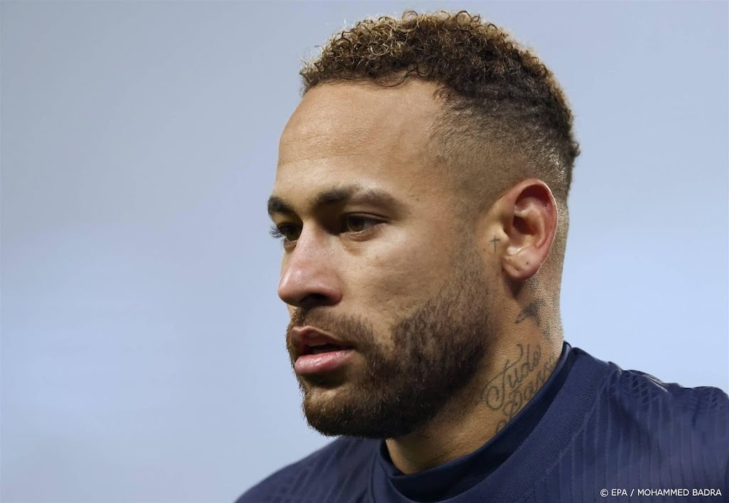 Neymar zeven weken na enkeloperatie terug bij PSG voor herstel