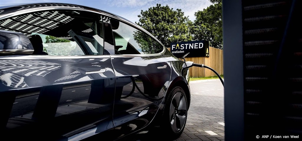 Site: Tesla en Fastned willen aanbesteding laadpalen Autobahn