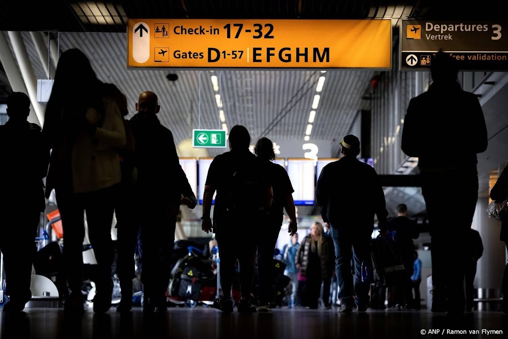 Schiphol ziet drukke eerste dag meivakantie, geen lange rijen