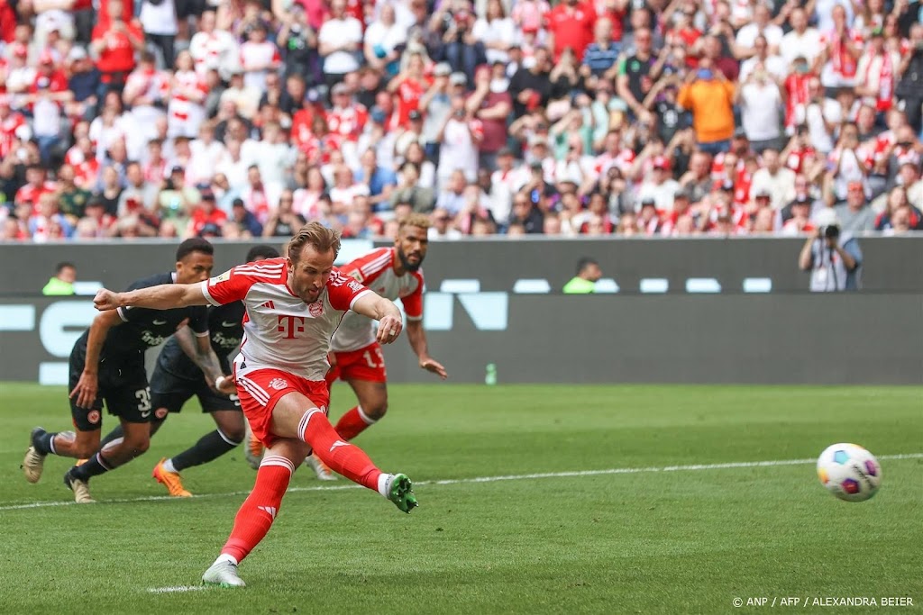 Kane aast op doelpuntenrecord van Lewandowski in Bundesliga