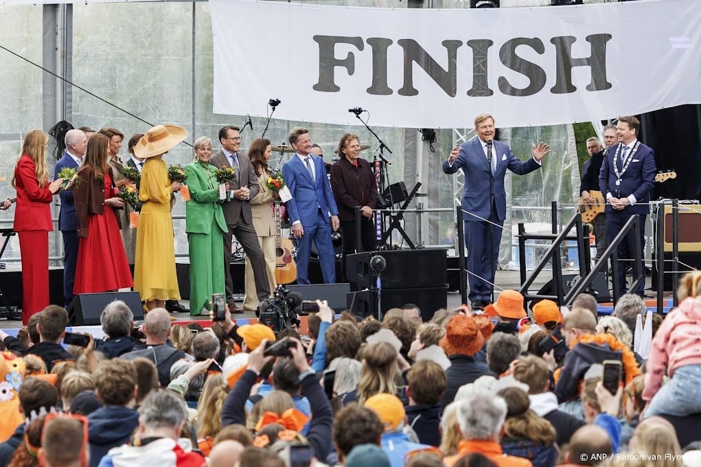 Willem-Alexander sluit 'onvergetelijke Koningsdag' in Dokkum af