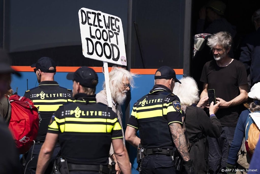 Zes bestuurders die nog vastzaten na A12-blokkade vrijgelaten